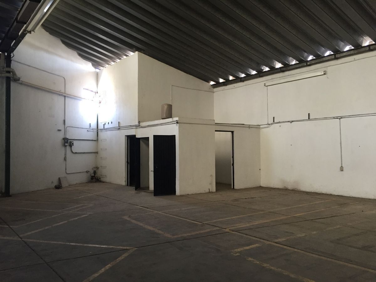 6 de 36: cuarto del aljibe, un almacén y un pequeño cuarto