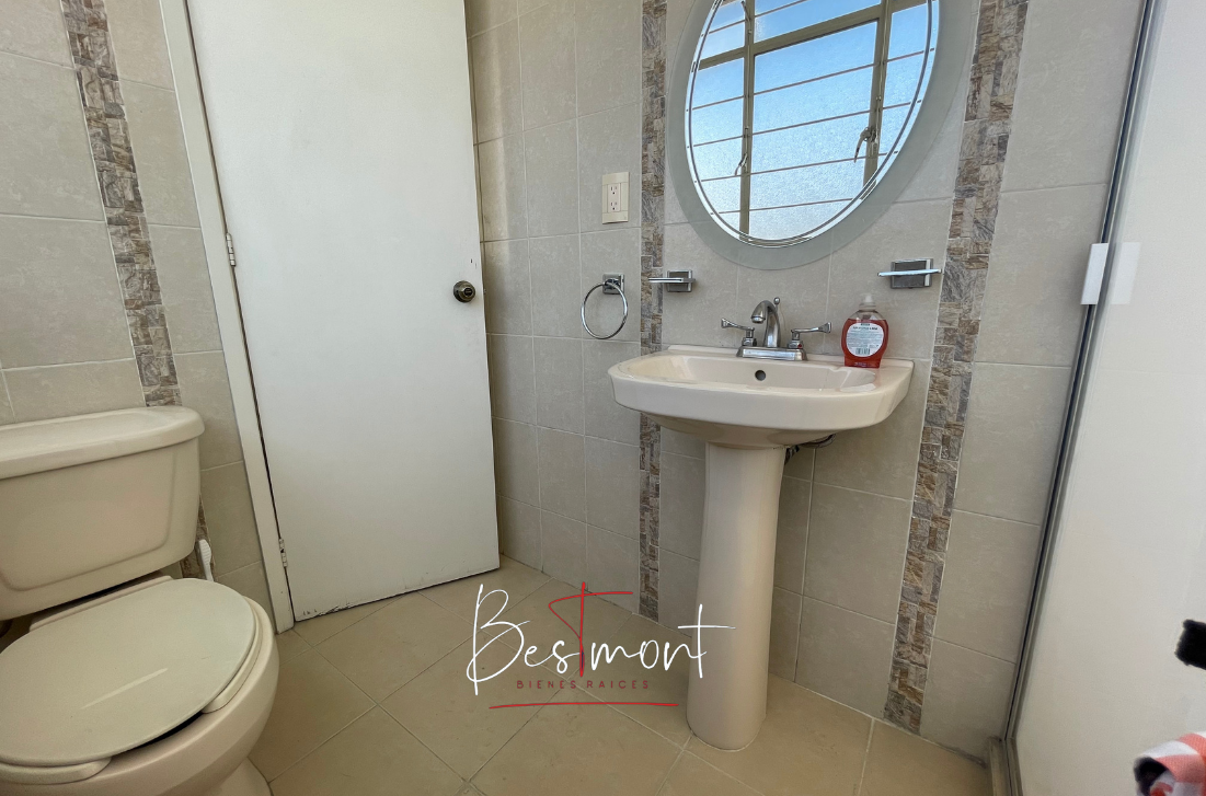 24 de 34: Baño completo independiente PA