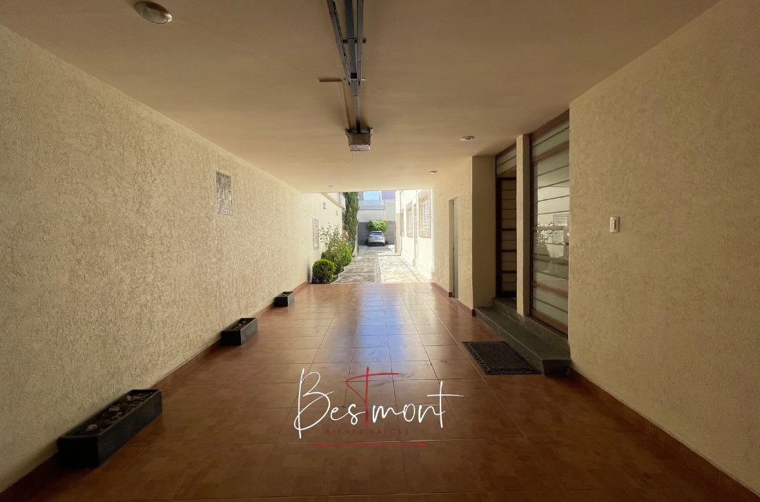 25 de 34: Cochera Techada