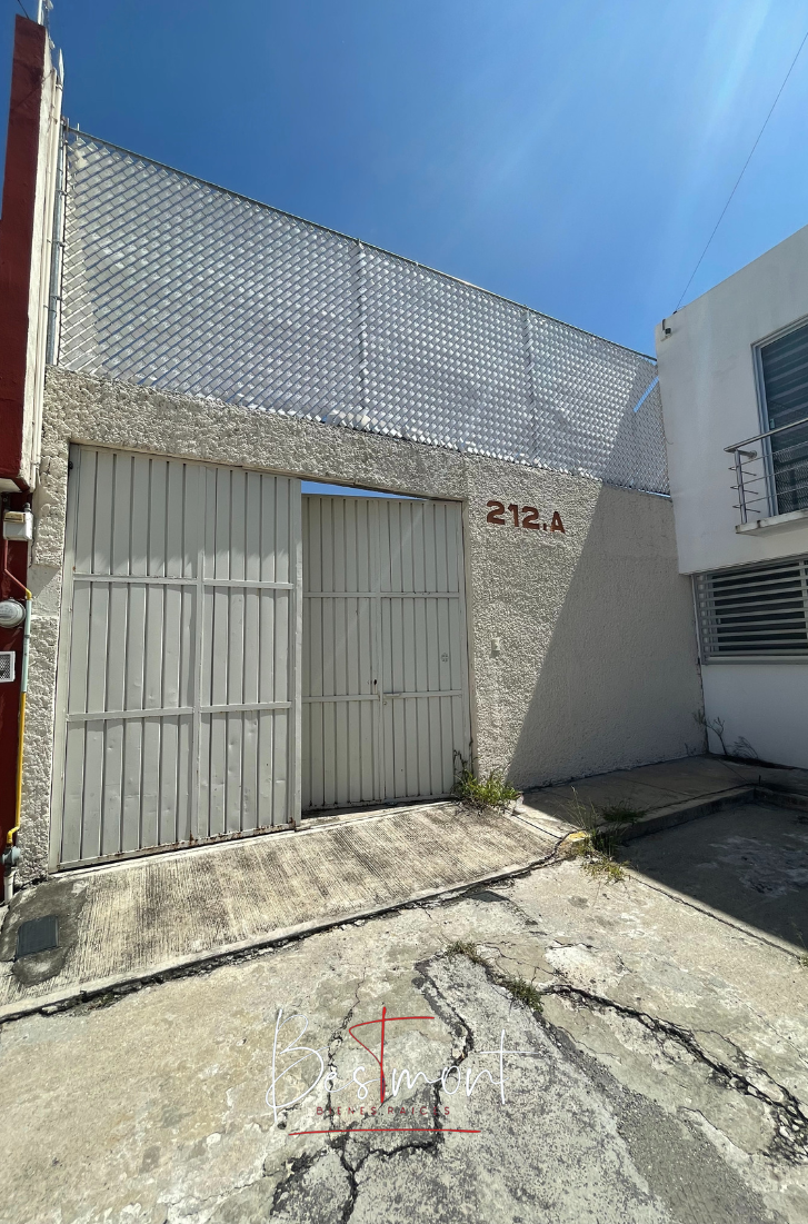 31 de 34: Puerta de acceso desde Privada 21 Pte