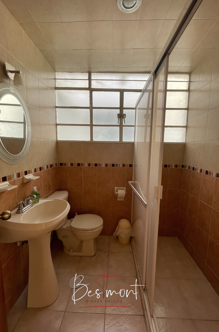 13 de 34: Baño completo en PB