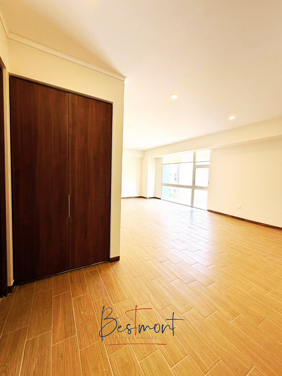 11 de 27: Entrada Depto con clóset de visitas