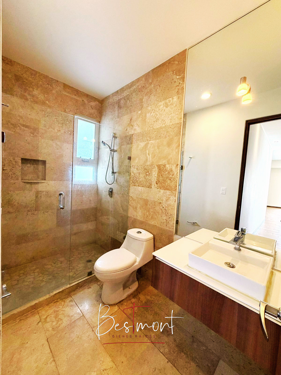 10 de 27: Baño completo independiente para recámara secundaria