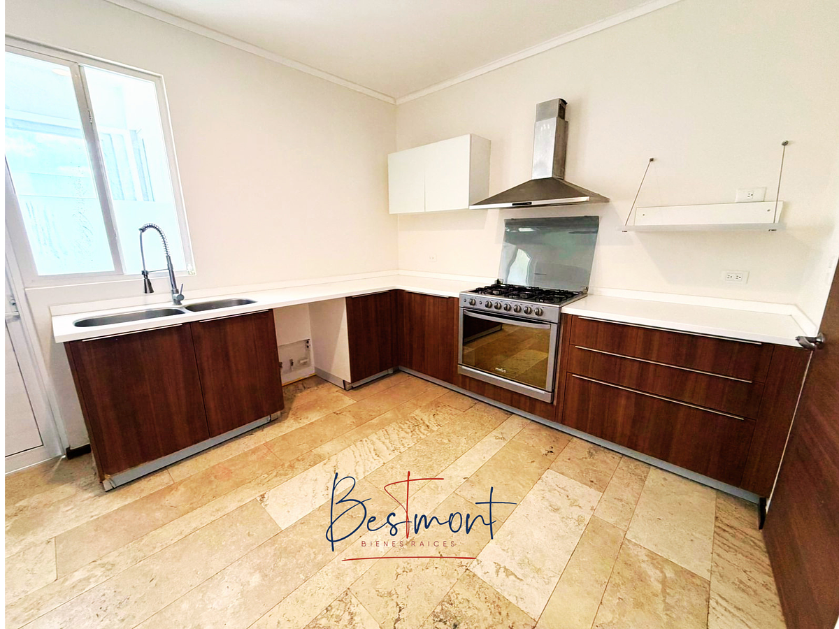 12 de 27: Cocina Integral con alacena y salida a cuarto de lavado