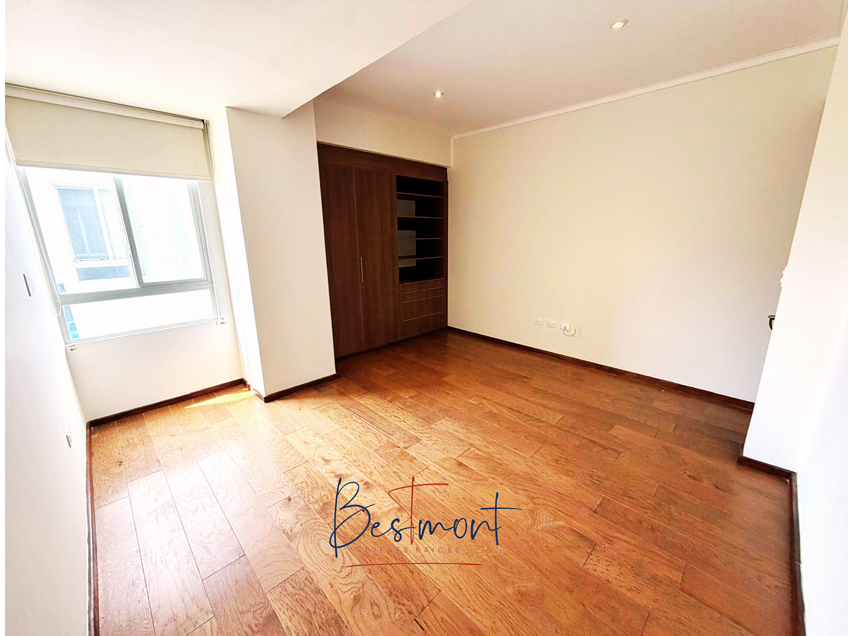 6 de 27: Recamara principal con clóset y baño completo