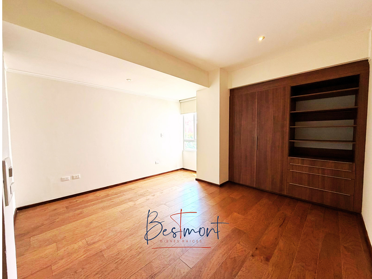 5 de 27: Recamara principal con clóset y baño completo