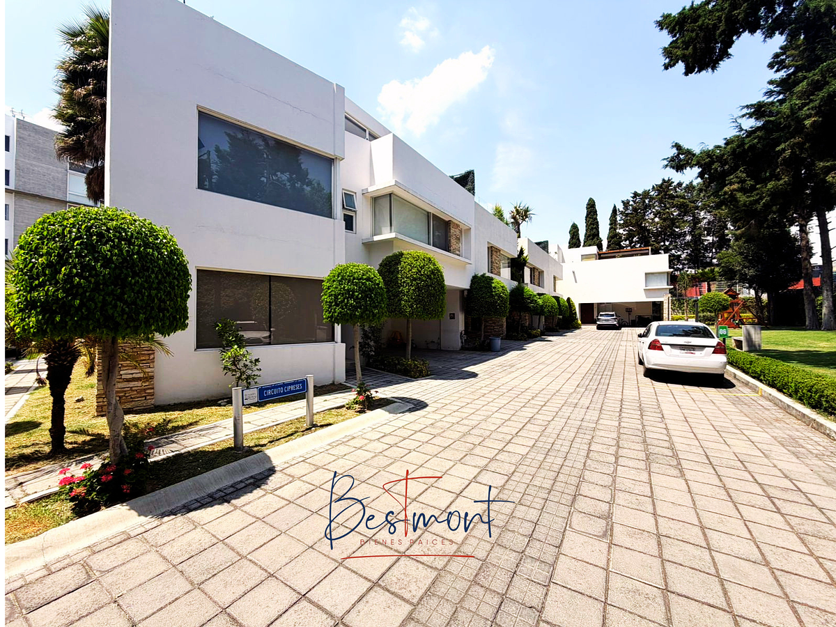 25 de 27: Calle interna privada