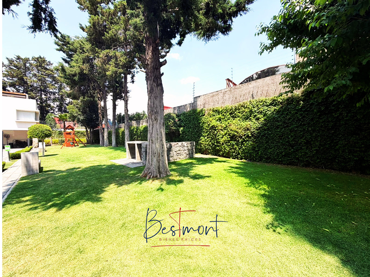 22 de 27: Área verde común con juegos infantiles