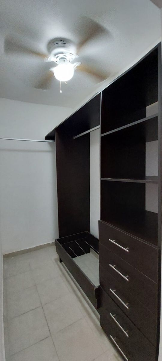 11 de 22: Closet rec1