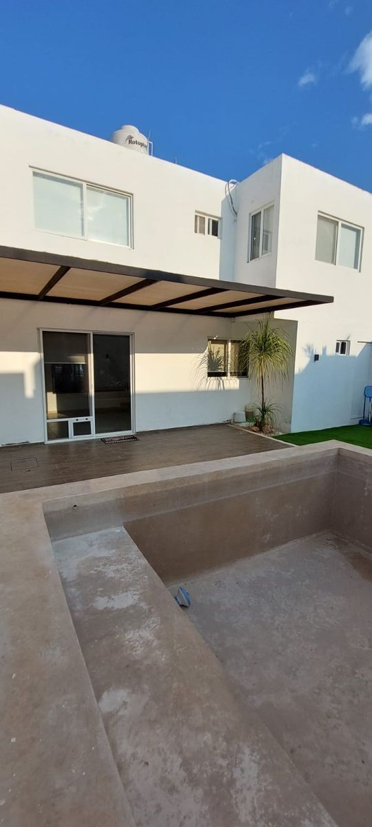 19 de 22: Terraza y Piscina