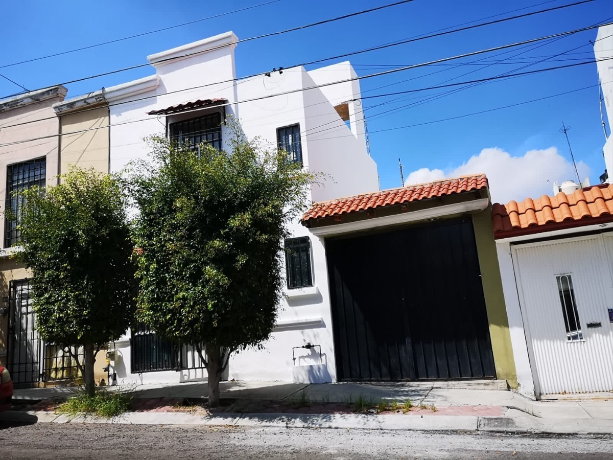 Casa remodelada en venta en Misión Fundadores