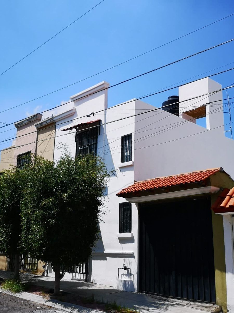 Casa remodelada en venta en Misión Fundadores