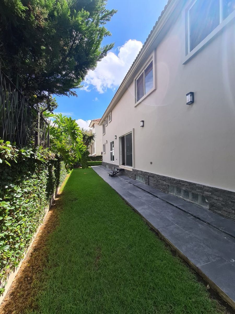 38 de 42: JARDÍN