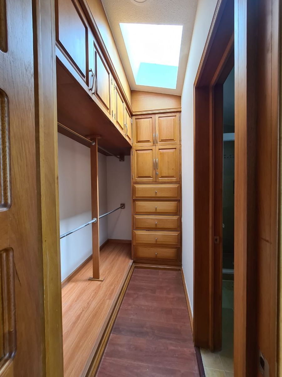 32 de 42: VESTIDOR RECÁMARA