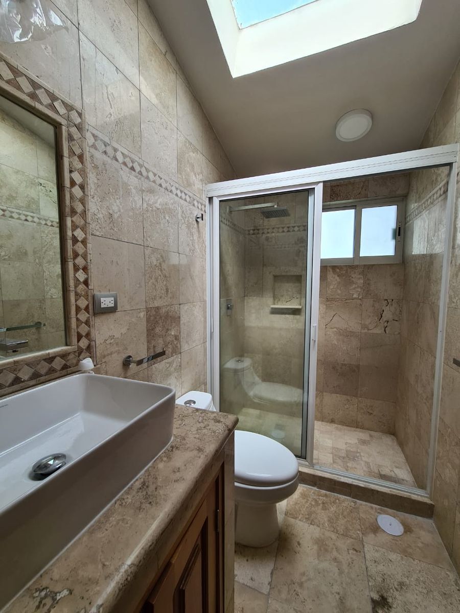 27 de 42: BAÑO COMPLETO