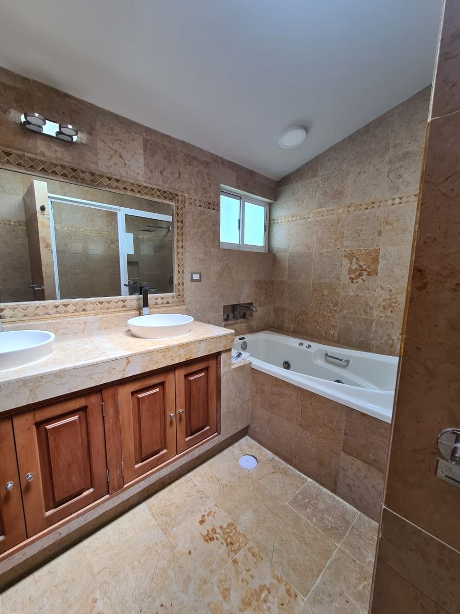 25 de 42: BAÑO RECÁMARA PRINCIPAL