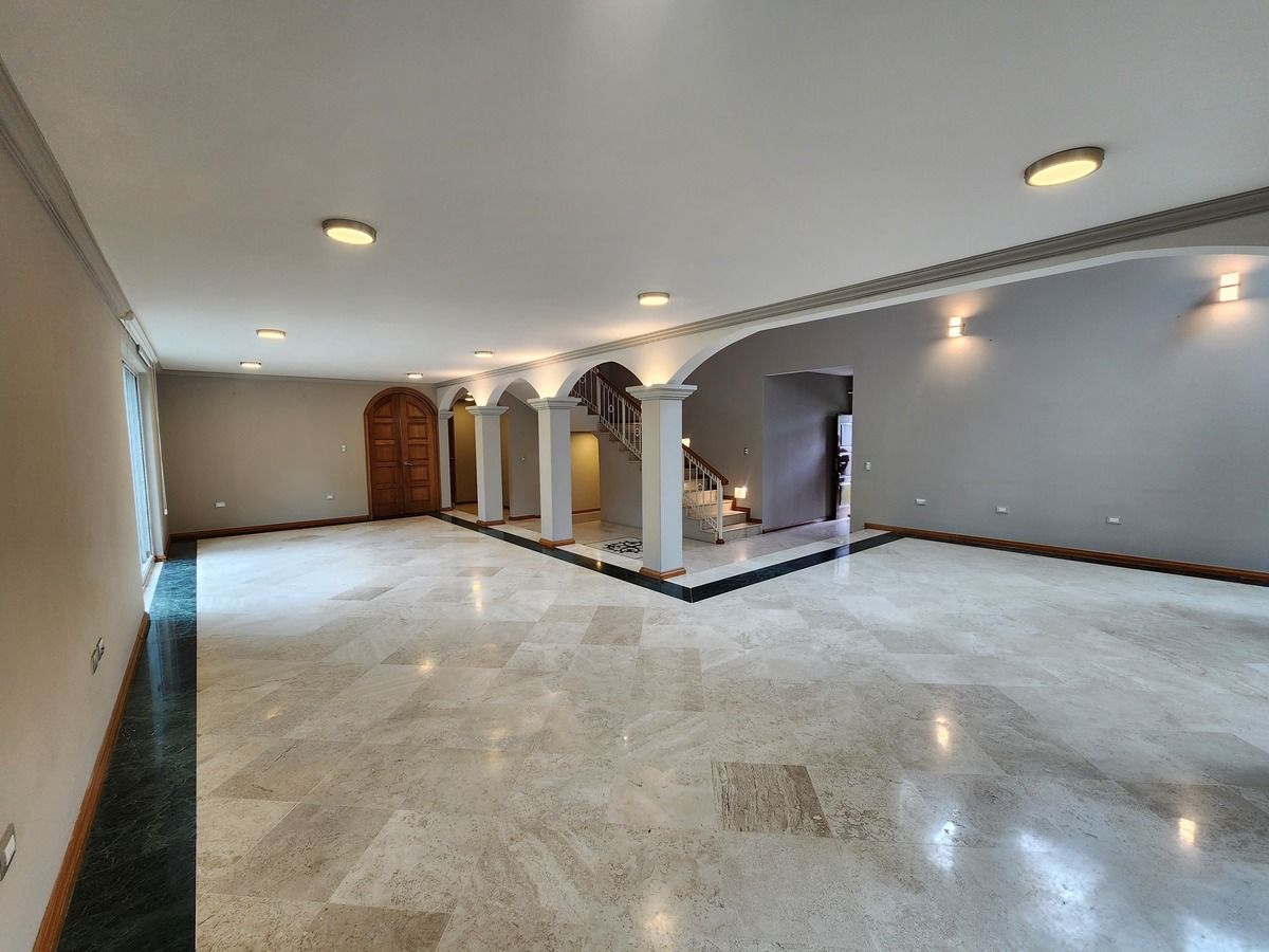 8 de 42: COMEDOR Y SALA