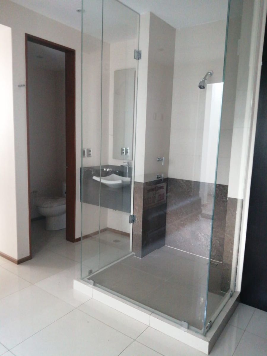 4 de 19: BAÑO