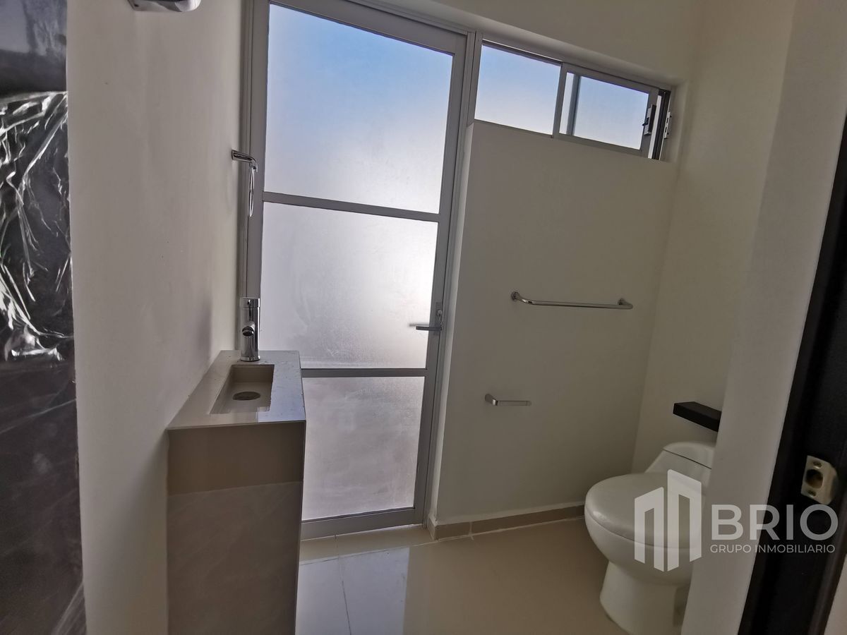 5 de 17: Baño con doble acceso 