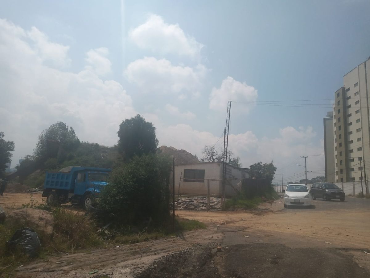 SE VENDE EXCELENTE TERRENO A PIE DE CARRETERA EN BOSQUE REAL - foto 4