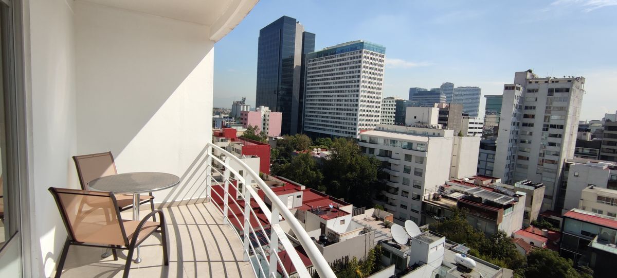 Excelente ubicación en Polanco, con 2 recamaras y balcón
