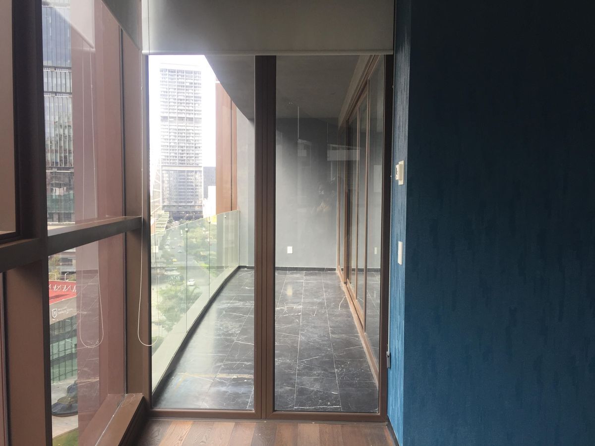 9 of 38: área de balcón