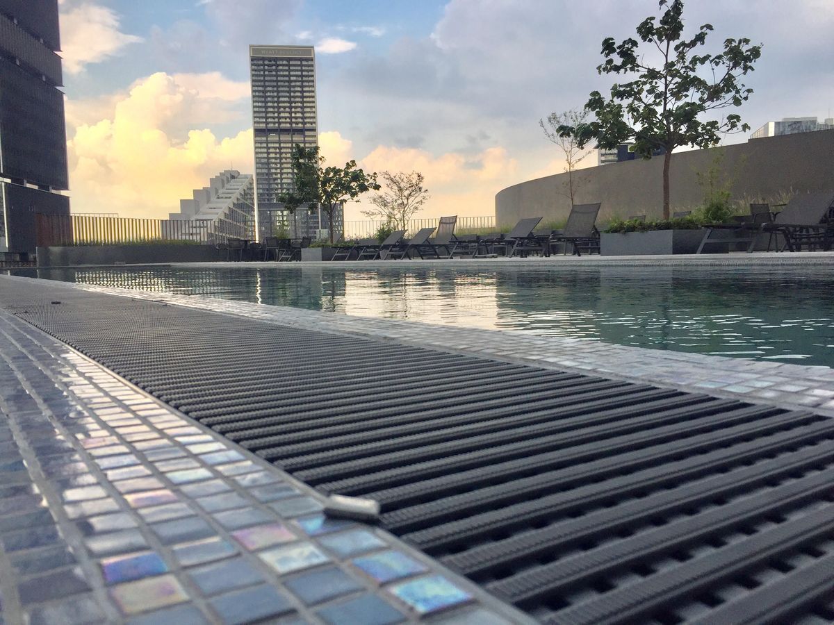 1 of 38: alberca en edificio Landmark