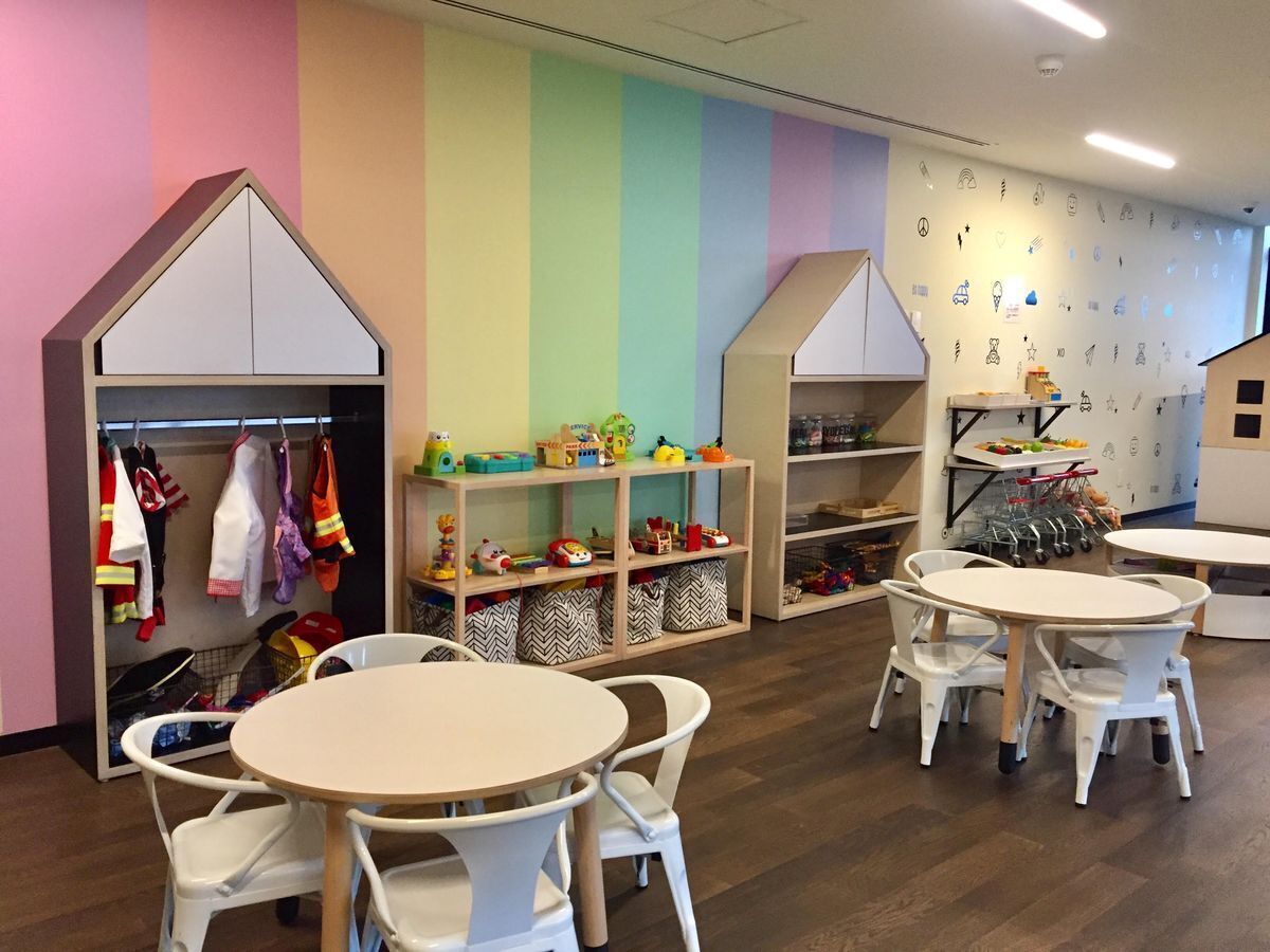 19 of 38: salón de juegos infantiles