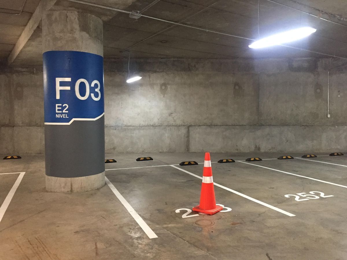 23 of 38: estacionamientos