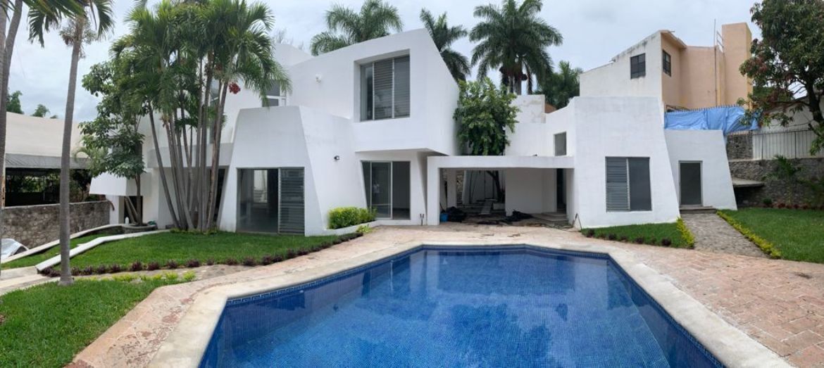 SE VENDE CASA SOLA EN LAS PALMAS EN EL CENTRO DE CUERNAVACA