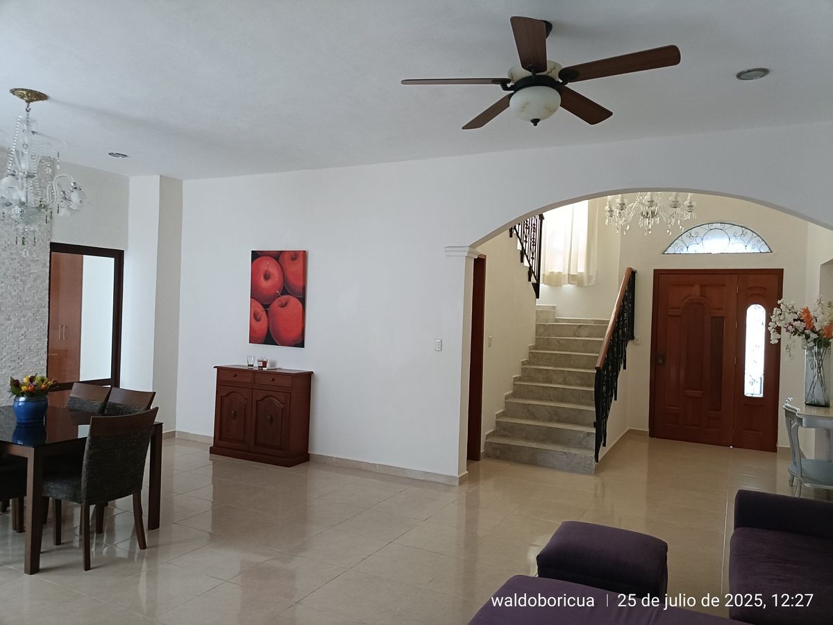 2 de 19: Sala, comedor