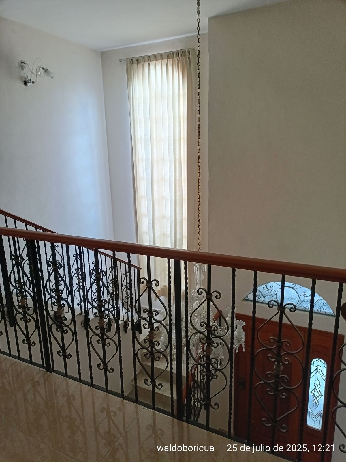 6 de 19: Escaleras Y recibidor a doble altura