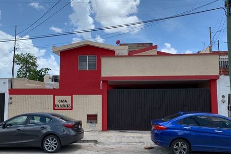 Casa en Venta de 2 pisos ampliada y remodelada en Residencial Pensiones (a  media