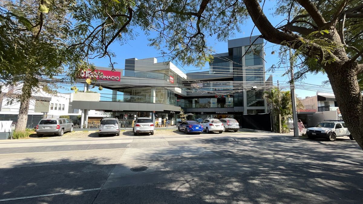 3 de 18: Visa Plaza