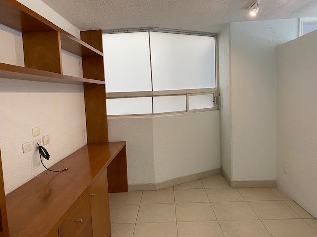 4 de 28: Area de oficina/estudio o tercera recámara