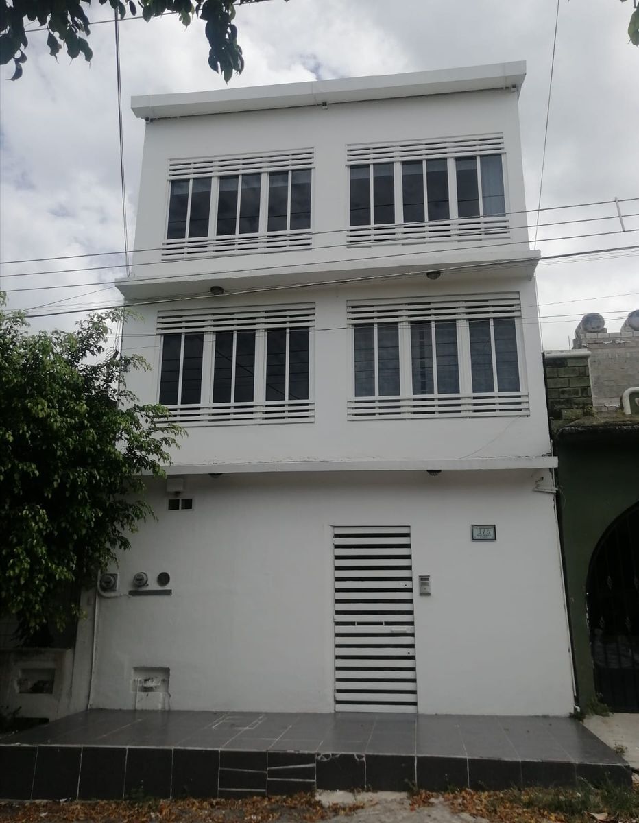 8 de 28: EDIFICIO AL FRENTE