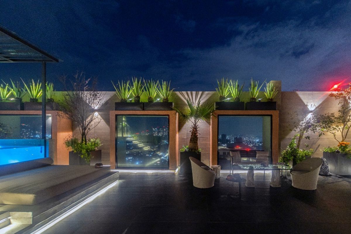 15 de 38: Vista del roof en la noche