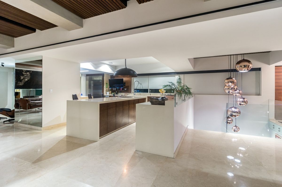 21 of 48: Cocina abierta