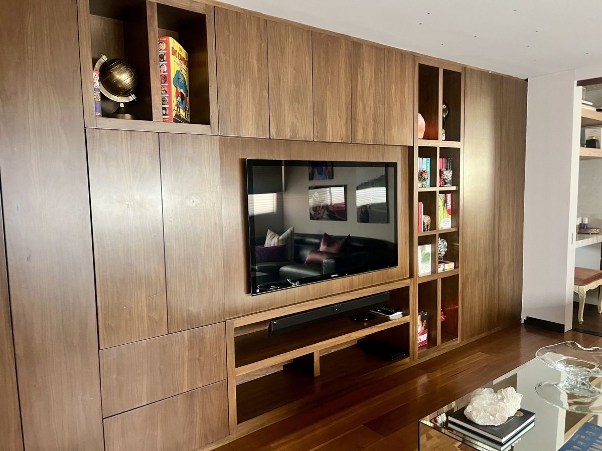 40 of 48: Sala de TV