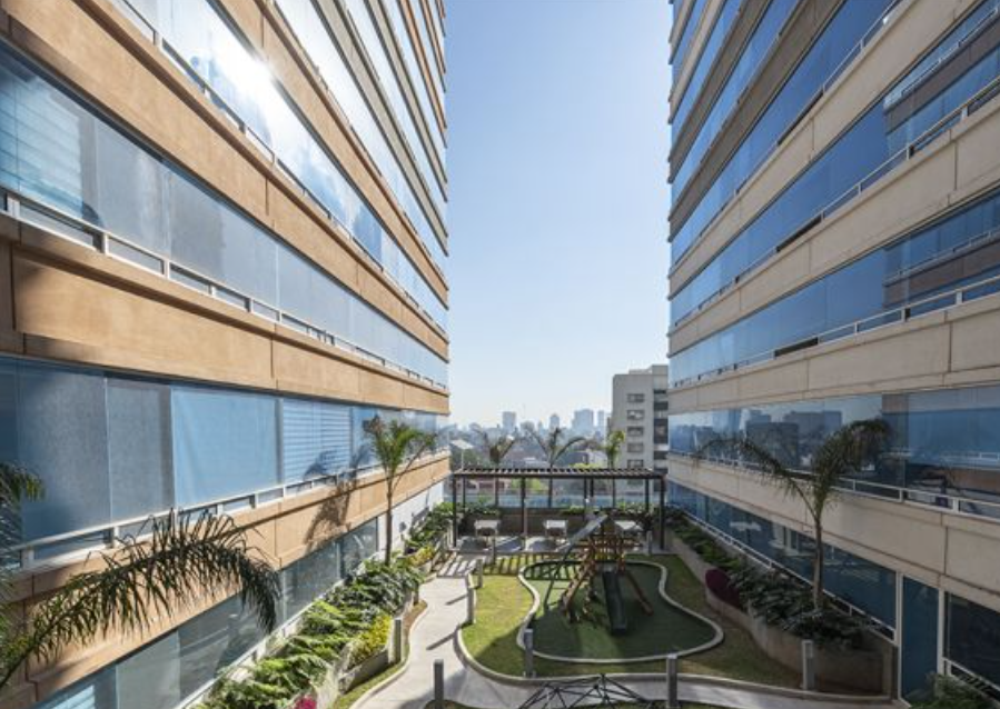 4 de 11: Espacioso jardín interior