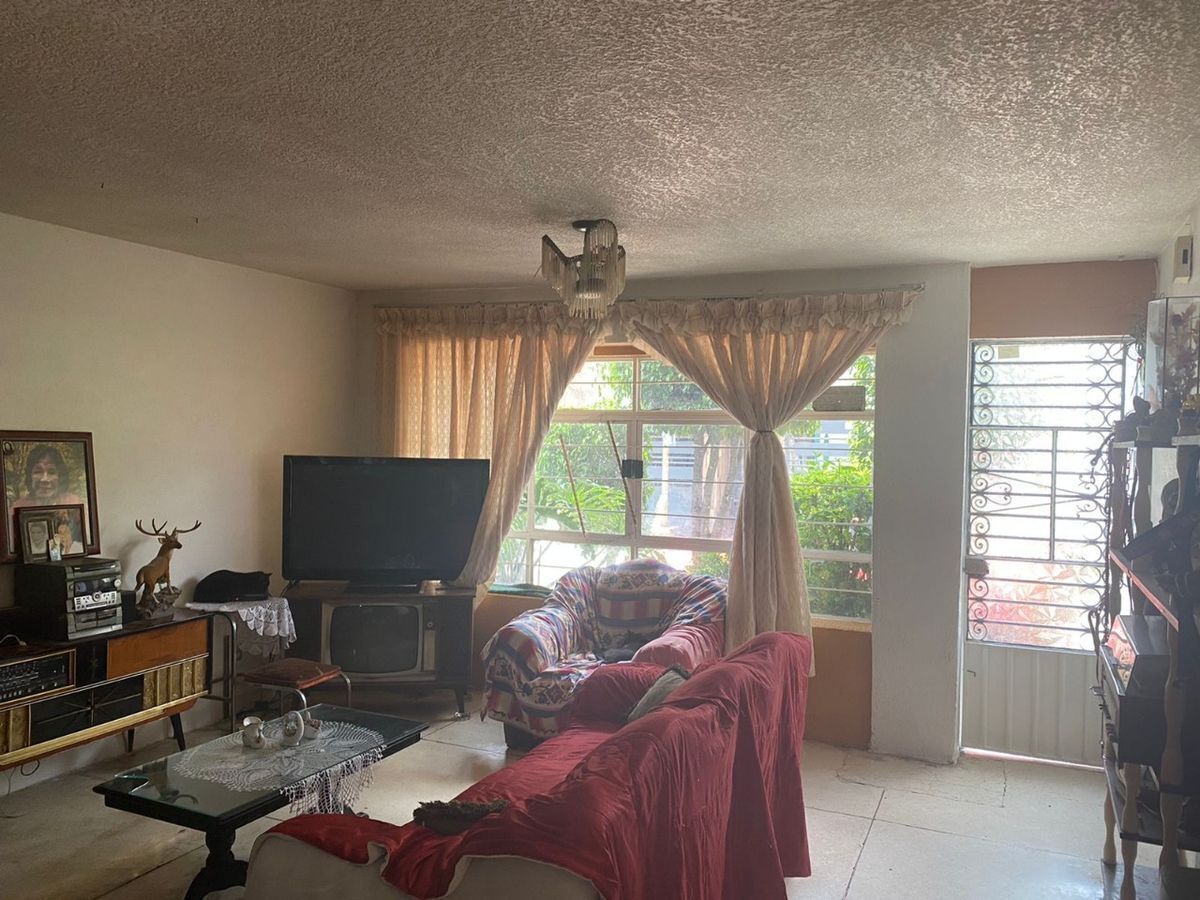 5 de 8: Sala