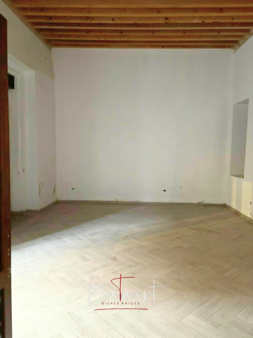 4 of 20: Local 1 de 86 m2
