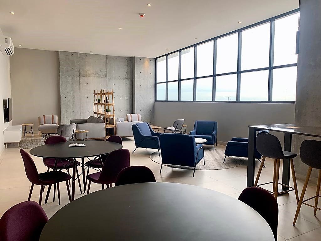 17 de 25: Salon Reuniones