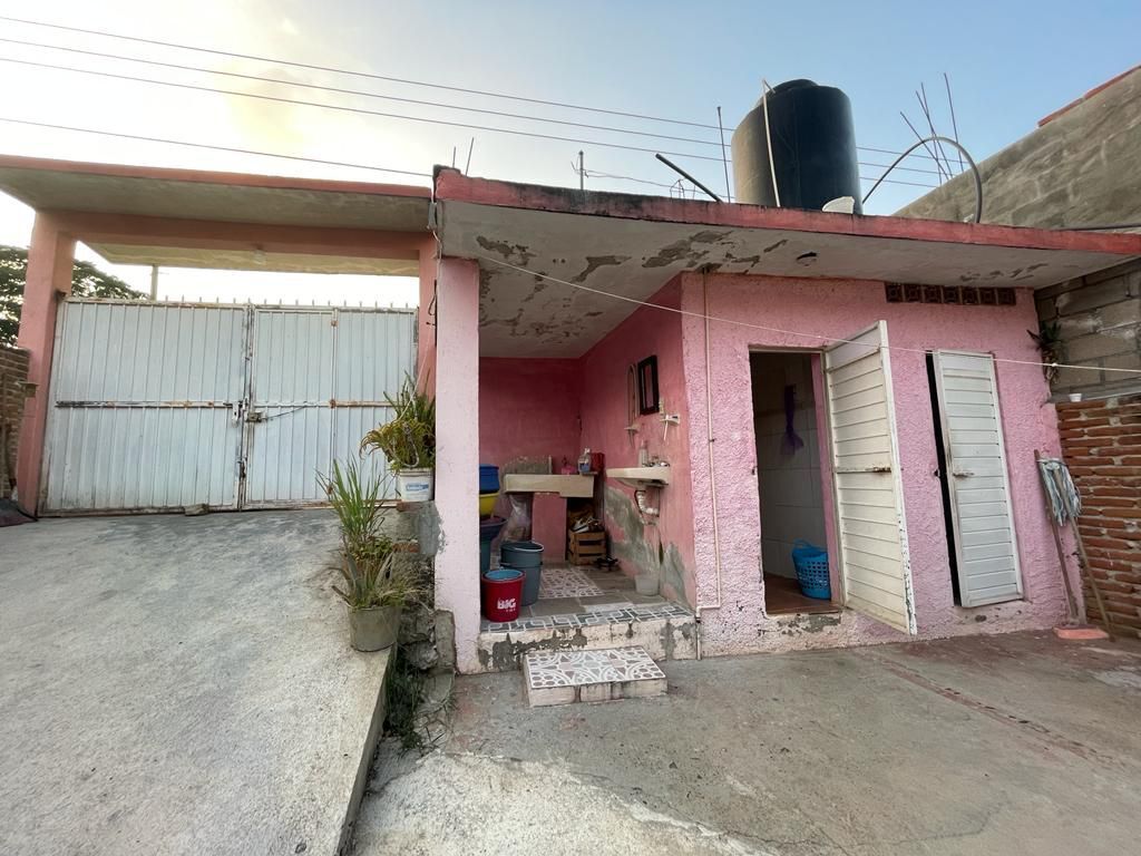 SE VENDE CASA DE DOS PLANTAS UBICADA EN EL JOBO