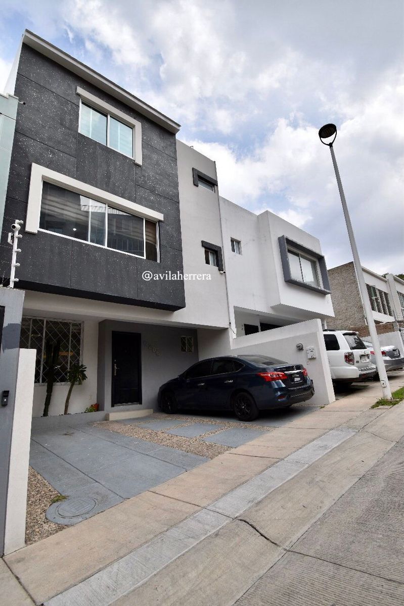 3 de 42: FACHADA
