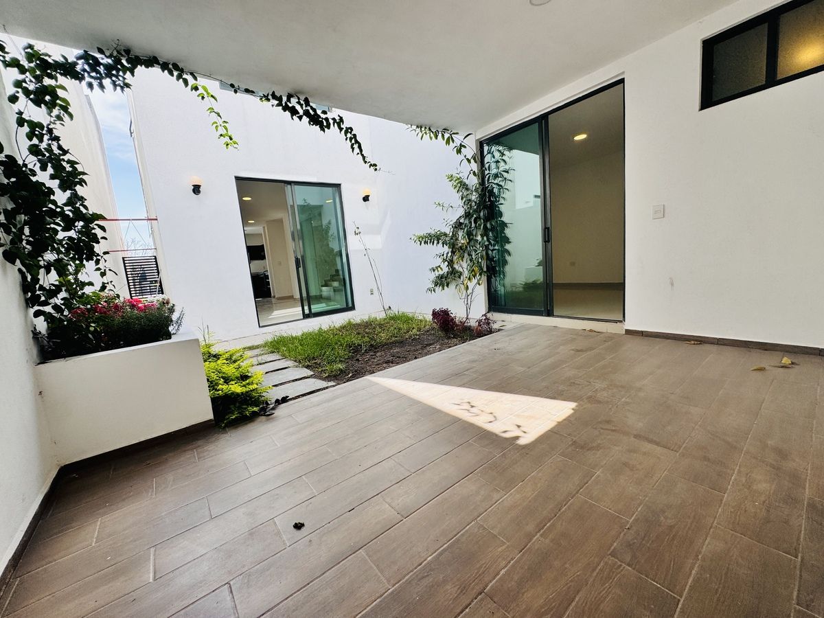 12 de 39: JARDIN Y TERRAZA