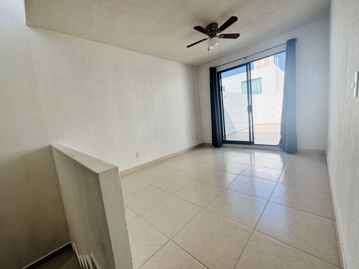 24 de 39: ESTUIO O AREA DE TV 2DO PISO