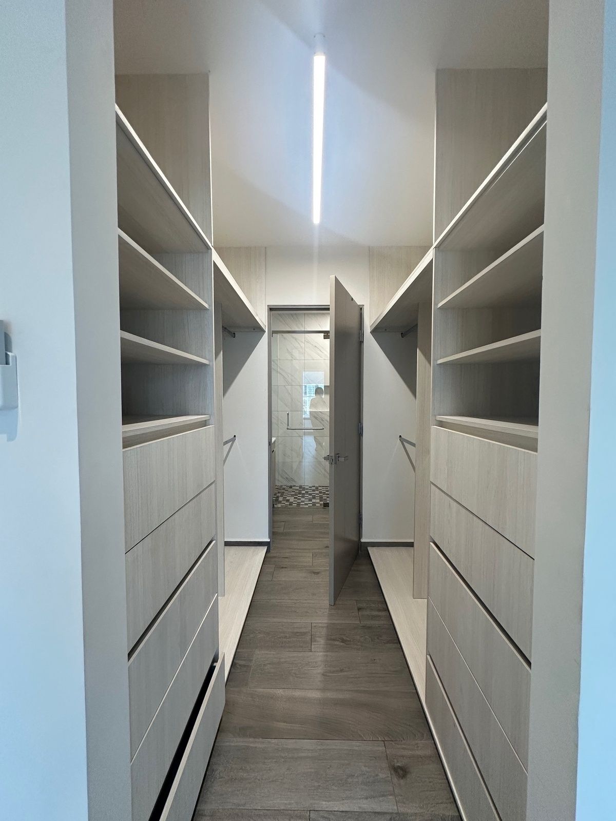 7 de 18: vestidor principal
