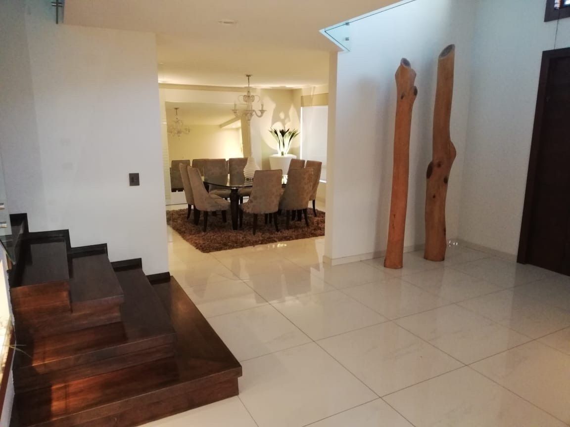4 de 22: Piso de ceramica y madera