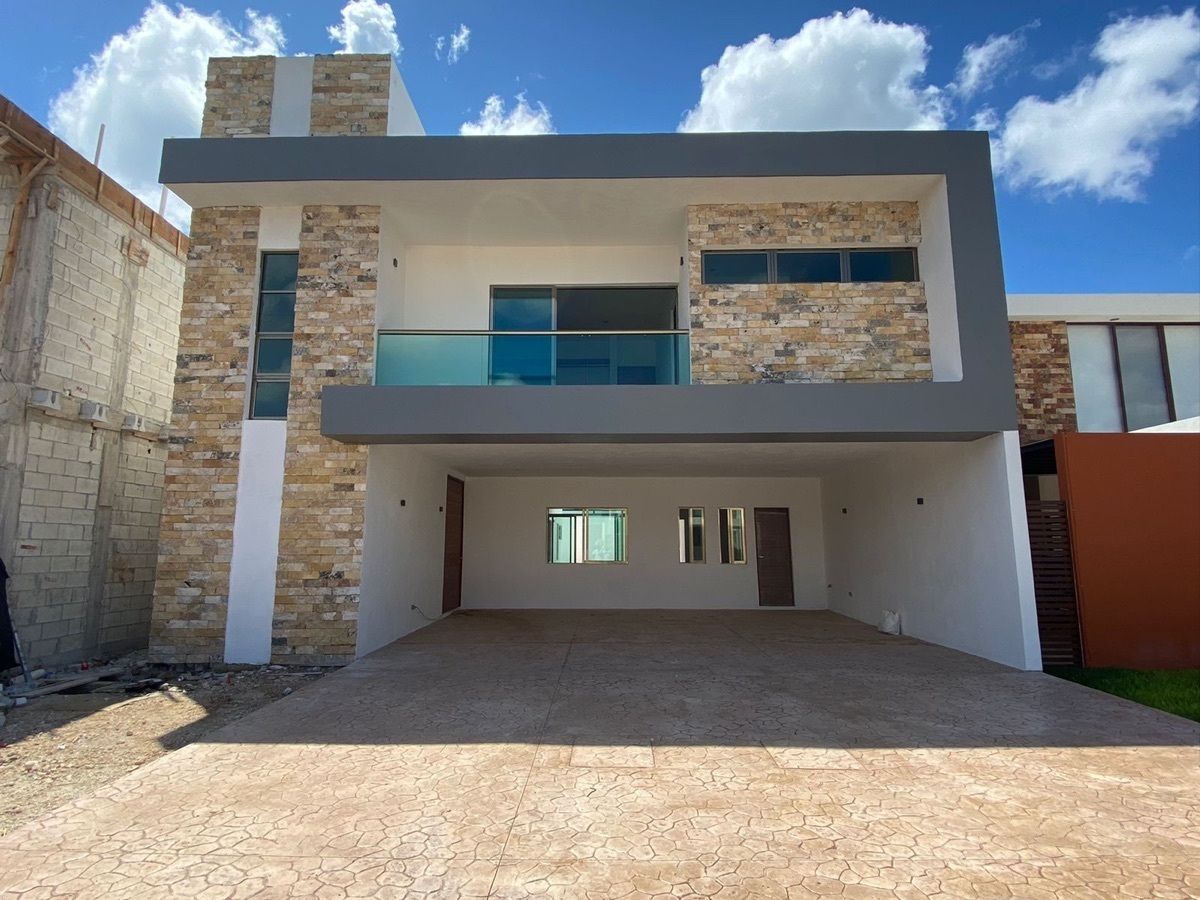 CASA EN VENTA DENTRO DE PRIVADA PARQUE NATURA